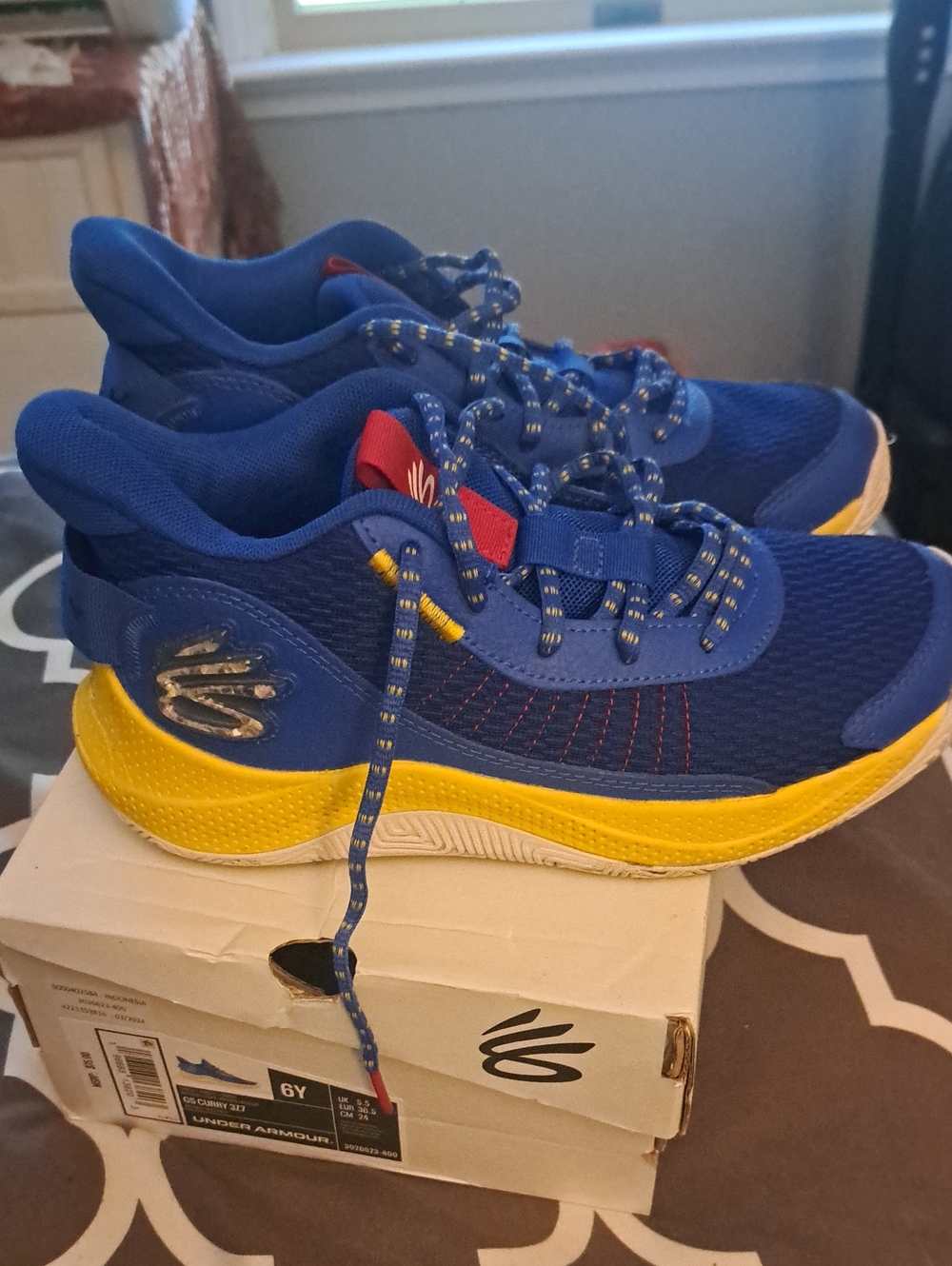 Under Armour Curry 3Z7 basketball shoes